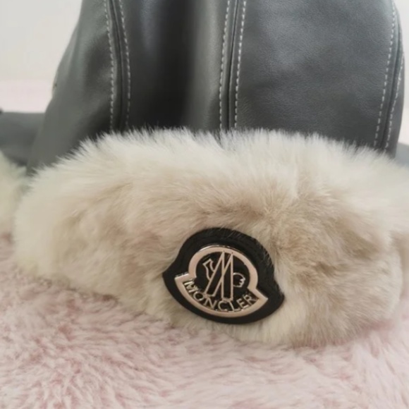 Moncler Hat - Picture 1 of 3